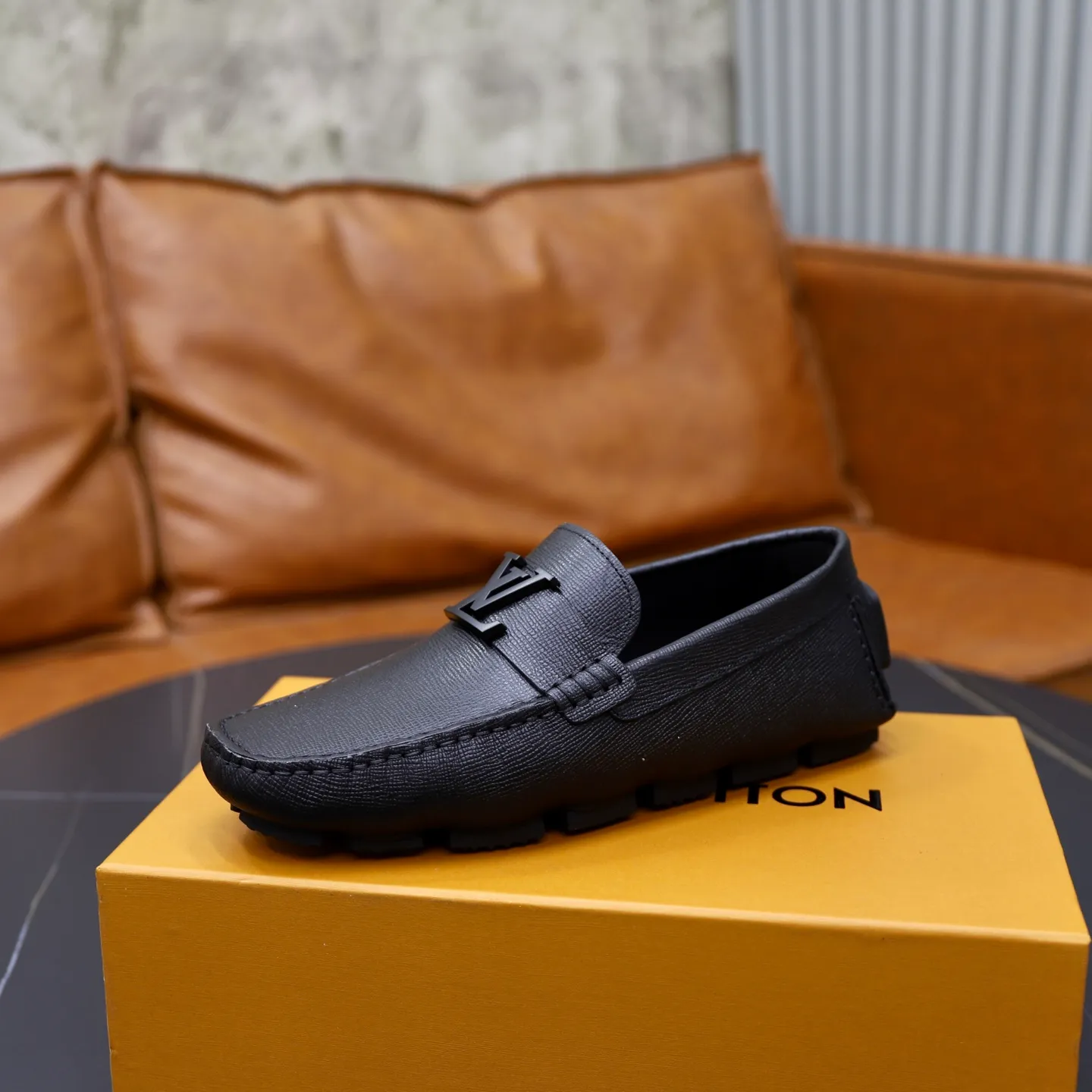 Ex-factory price: 480💰【LV】Louis Vuitton ⚠️High-end men’s driving and pedal series ⚠️38-44 (customized for 45) ⚠️All original cowhide leather! Thick and soft! Made entirely of calfskin lining! Rubber sheet anti-slip beanie sole! Three-dimensional package technology! Fashionable and classic! Handicrafts! Original high quality! Feel free to compare!